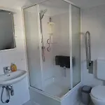 Διαμέρισμα Gaeste-und Alt-olvenstedt, Zwei Schlafzimmer, Treppenlift, Ruhige Lage, Naehe Klinikum Und Abfahrten A 2 Und A 14 Μαγδεβούργο