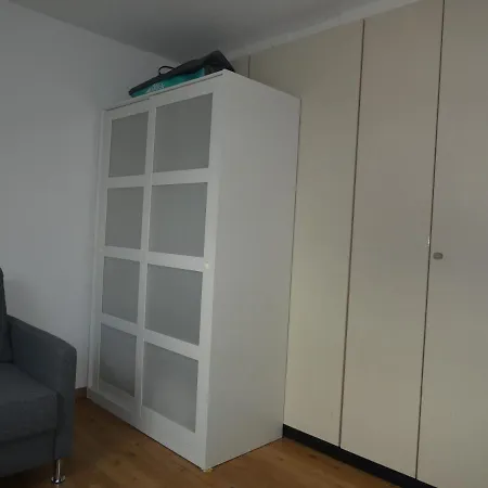 Gaeste-und Alt-olvenstedt, Zwei Schlafzimmer, Treppenlift, Ruhige Lage, Naehe Klinikum Und Abfahrten A 2 Und A 14 Daire