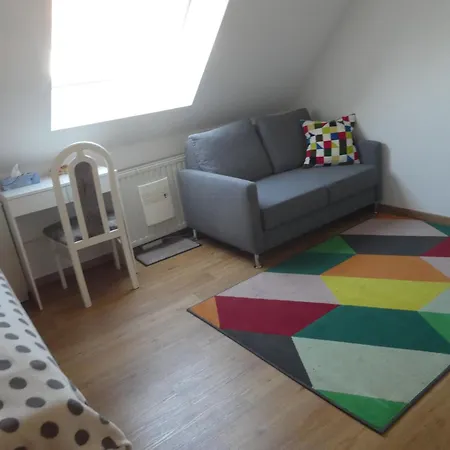 Gaeste-und Alt-olvenstedt, Zwei Schlafzimmer, Treppenlift, Ruhige Lage, Naehe Klinikum Und Abfahrten A 2 Und A 14 Magdeburg