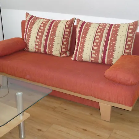 Apartment Gaeste-und Alt-olvenstedt, Zwei Schlafzimmer, Treppenlift, Ruhige Lage, Naehe Klinikum Und Abfahrten A 2 Und A 14