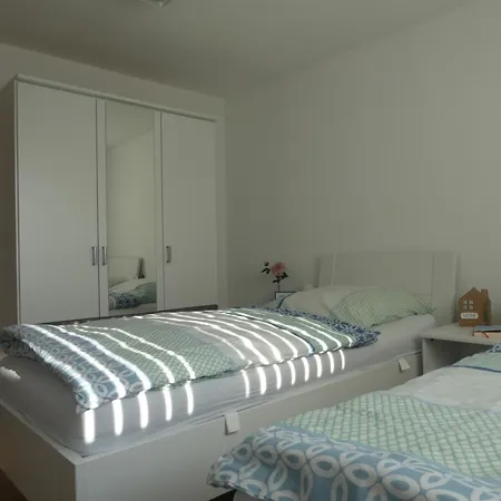 Gaeste-und Alt-olvenstedt, Zwei Schlafzimmer, Treppenlift, Ruhige Lage, Naehe Klinikum Und Abfahrten A 2 Und A 14 Apartment *