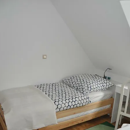 Gaeste-und Alt-olvenstedt, Zwei Schlafzimmer, Treppenlift, Ruhige Lage, Naehe Klinikum Und Abfahrten A 2 Und A 14 * Magdeburg