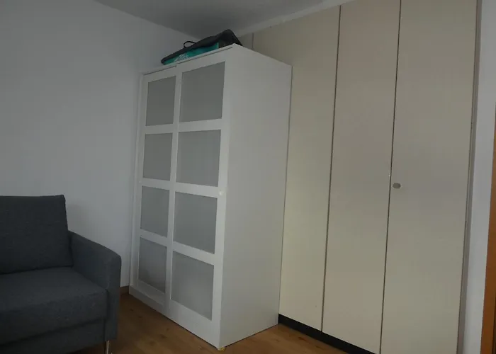 Gaeste-und Alt-olvenstedt, Zwei Schlafzimmer, Treppenlift, Ruhige Lage, Naehe Klinikum Und Abfahrten A 2 Und A 14 Apartment