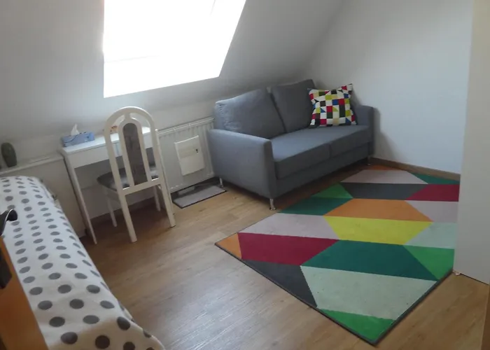 Gaeste-und Alt-olvenstedt, Zwei Schlafzimmer, Treppenlift, Ruhige Lage, Naehe Klinikum Und Abfahrten A 2 Und A 14 Magdeburg