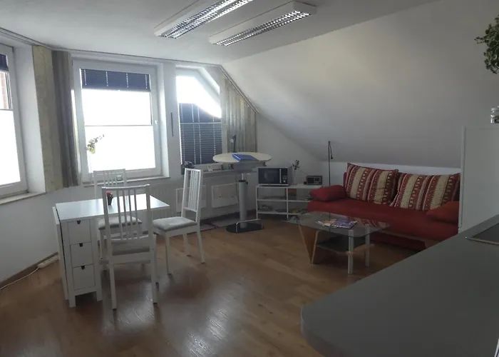 Gaeste-und Alt-olvenstedt, Zwei Schlafzimmer, Treppenlift, Ruhige Lage, Naehe Klinikum Und Abfahrten A 2 Und A 14 *