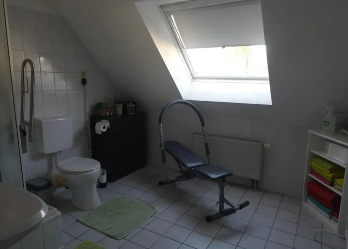 Gaeste-und Alt-olvenstedt, Zwei Schlafzimmer, Treppenlift, Ruhige Lage, Naehe Klinikum Und Abfahrten A 2 Und A 14 * マクデブルク