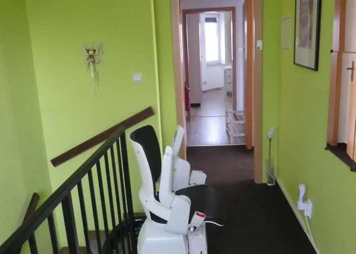 Gaeste-und Alt-olvenstedt, Zwei Schlafzimmer, Treppenlift, Ruhige Lage, Naehe Klinikum Und Abfahrten A 2 Und A 14 Apartment