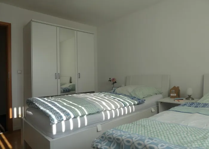 Gaeste-und Alt-olvenstedt, Zwei Schlafzimmer, Treppenlift, Ruhige Lage, Naehe Klinikum Und Abfahrten A 2 Und A 14 Apartment *